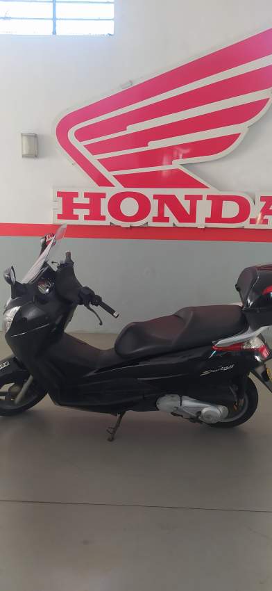 Honda Silver Wing FES 125 - 6 - Scooters (above 50cc)  on Aster Vender