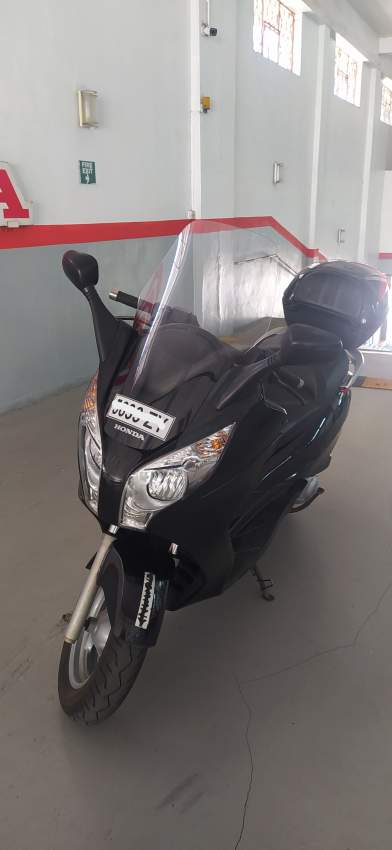 Honda Silver Wing FES 125 - 5 - Scooters (above 50cc)  on Aster Vender