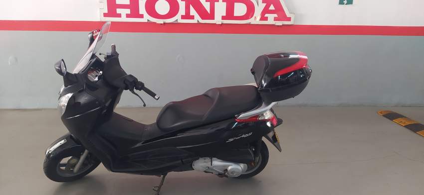 Honda Silver Wing FES 125 - 4 - Scooters (above 50cc)  on Aster Vender