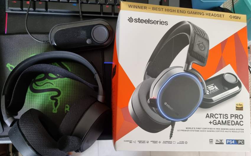 Steelseries arctis pro + game dac headset on Aster Vender