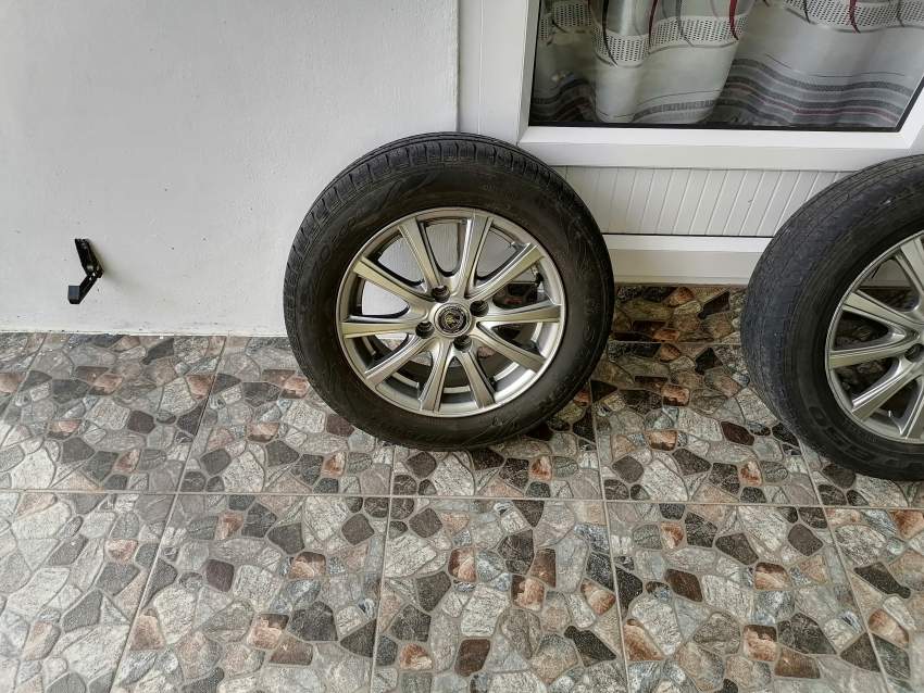 Jantes et pneu - 0 - Spare Parts  on Aster Vender