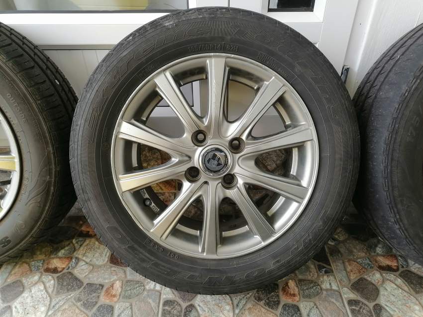 Jantes et pneu - 3 - Spare Parts  on Aster Vender