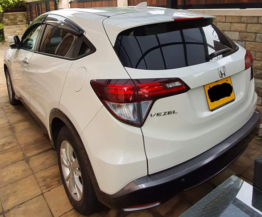Honda Vezel - 3 - SUV Cars  on Aster Vender