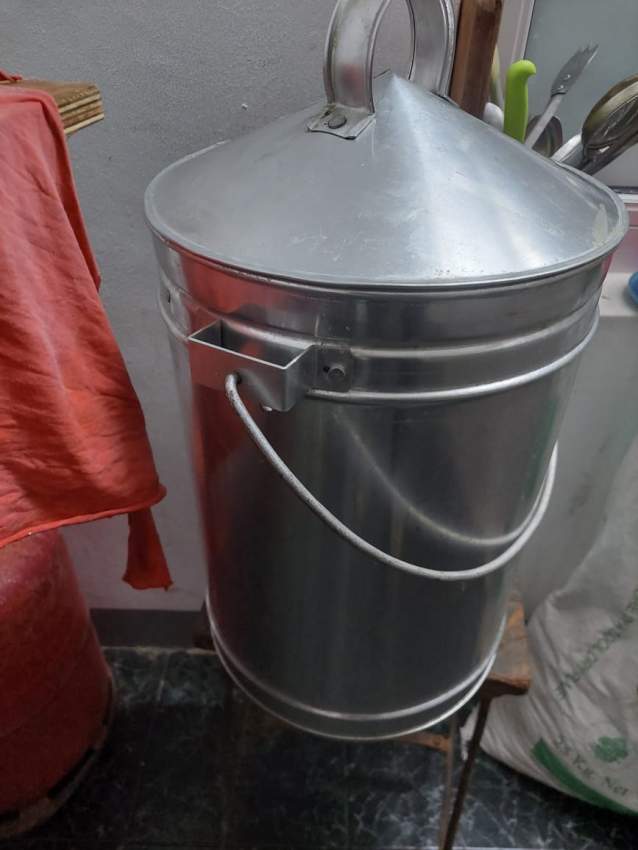 Fritteuse et bidon boulette - 1 - Others  on Aster Vender