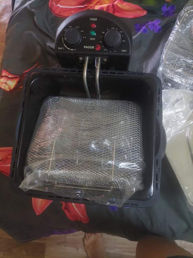 Fritteuse et bidon boulette - 3 - Others  on Aster Vender