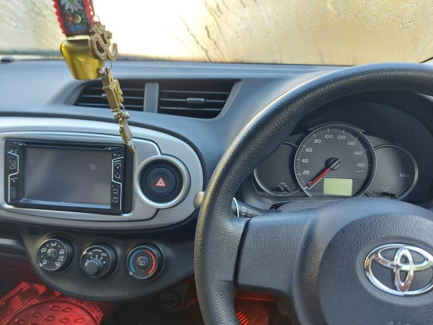 Toyota Vitz 2013 Automatic. 52000 kms. 1300 cc - 4 - Compact cars  on Aster Vender