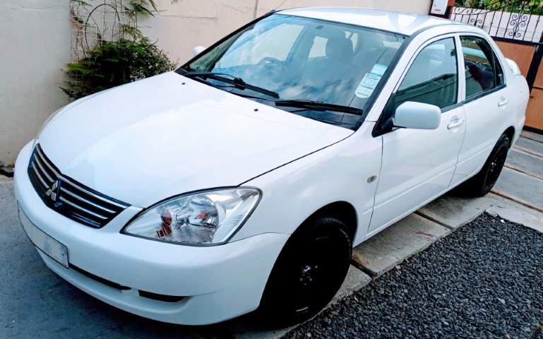 Mitsubishi Lancer Glx CS3 - 5 - Family Cars  on Aster Vender