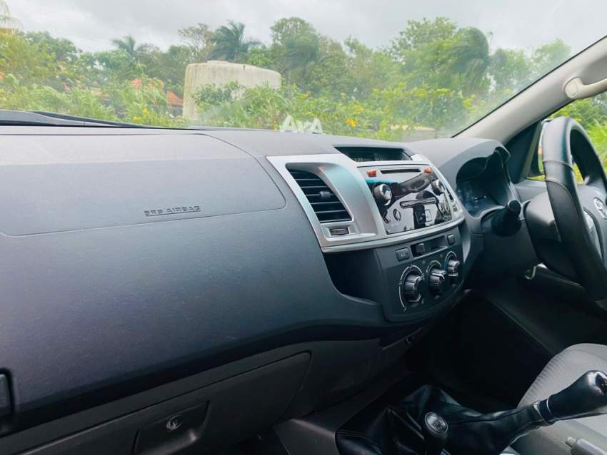 Toyota hilux  4X4 2014 - 4 - Pickup trucks (4x4 & 4x2)  on Aster Vender