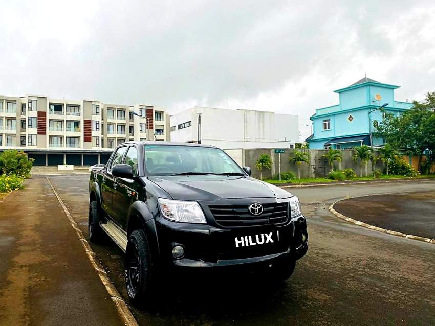 Toyota hilux  4X4 2014 - 3 - Pickup trucks (4x4 & 4x2)  on Aster Vender