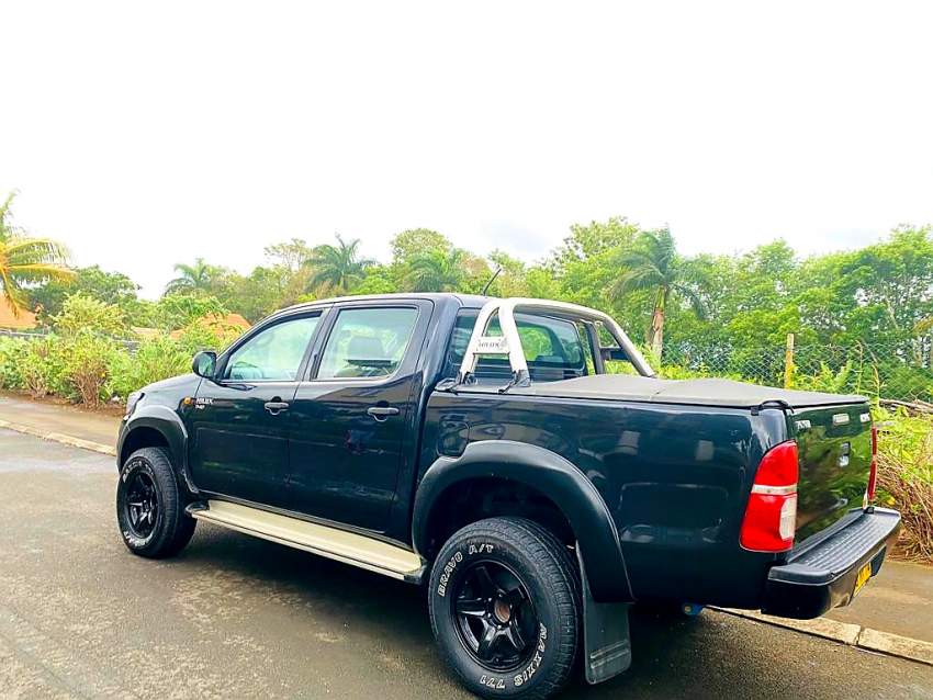 Toyota hilux  4X4 2014 - 1 - Pickup trucks (4x4 & 4x2)  on Aster Vender
