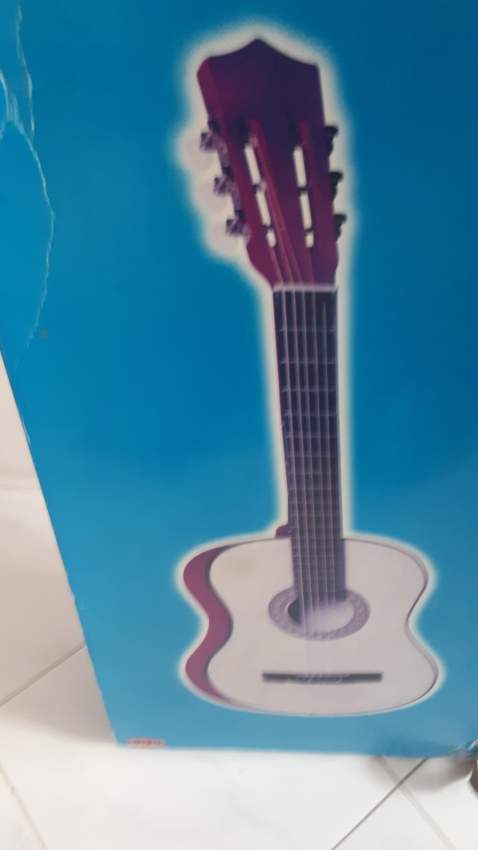 Acoustic Valencia Guitar Neuf on Aster Vender