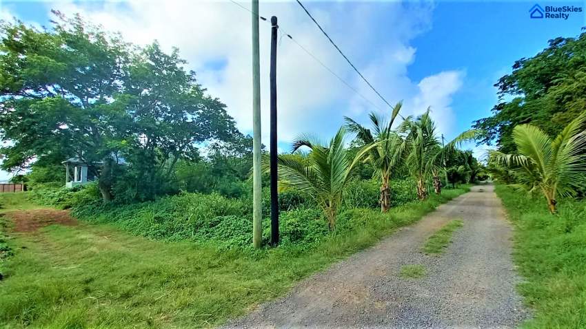 Fantastic plot of land 8.55 perches or 94.4 toises in St Francois - 0 - Land  on Aster Vender