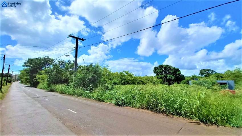18.4 Perches for sales on main road of  Baie Du Tombeau - 0 - Land  on Aster Vender