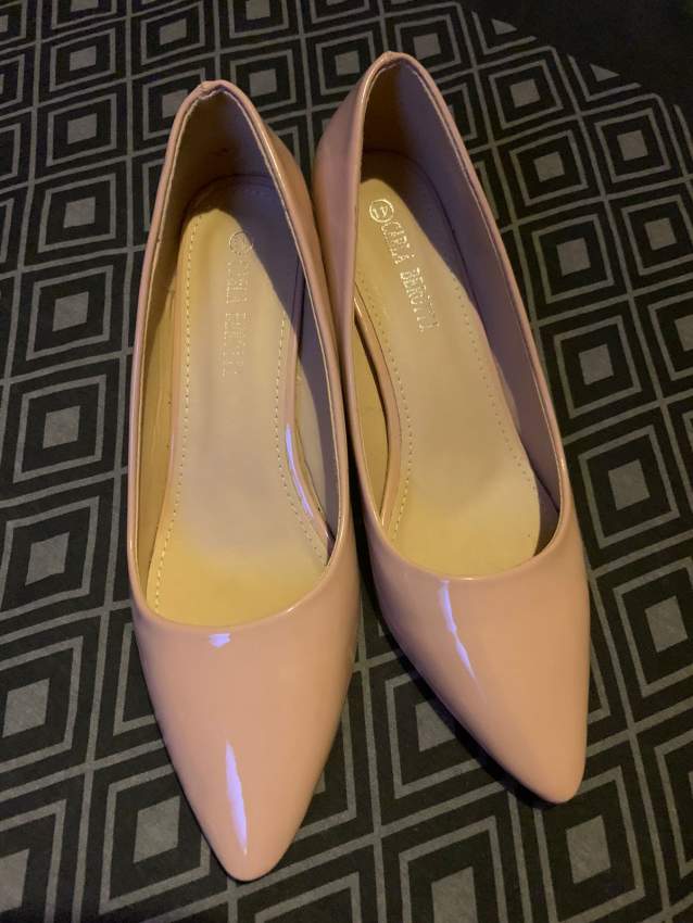 PINK HEELS - SIZE 41 on Aster Vender