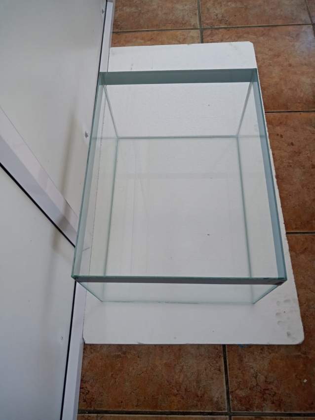 AQUARIUM FOR SALE IN MAURITIUS 60CMX45CMX30CM 4MM GLASS THICKNESS  on Aster Vender