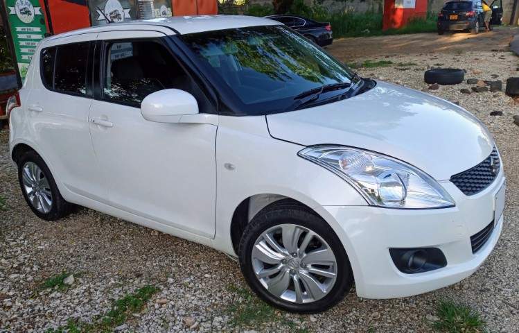 Suzuki Swift 2018 - 5 - Compact cars  on Aster Vender