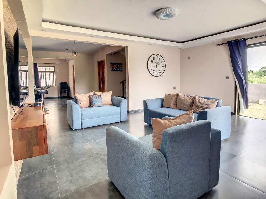 (Ref. MA7-630) Maison moderne avec un grand espace jardin - 1 - House  on Aster Vender