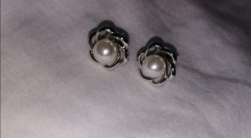 Stud earrings  - 0 - Earrings  on Aster Vender