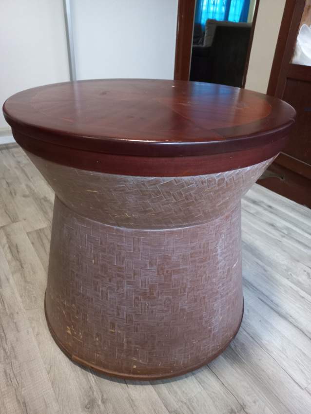 Table for sale  on Aster Vender