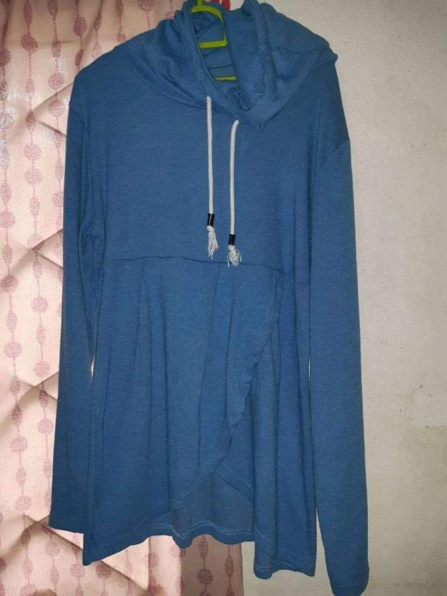 2 Pull a capuche a vendre - 1 - Hoodies & Sweatshirts (Women)  on Aster Vender
