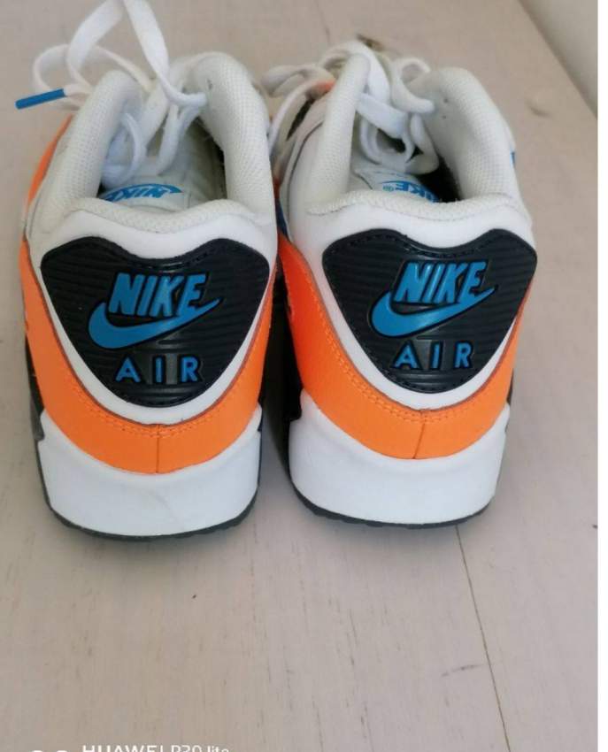 Sneakers  - 2 - Sneakers  on Aster Vender