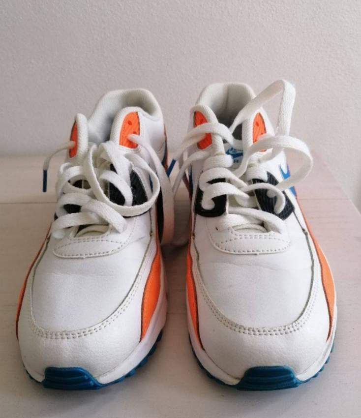 Sneakers  - 1 - Sneakers  on Aster Vender