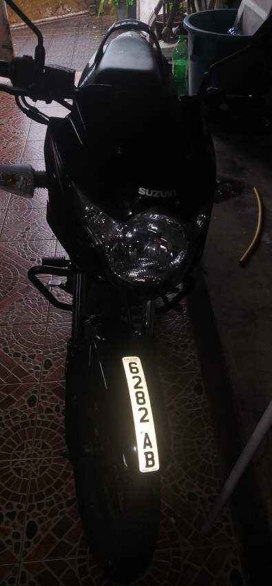 Suzuki GS150  - 2 - Roadsters  on Aster Vender