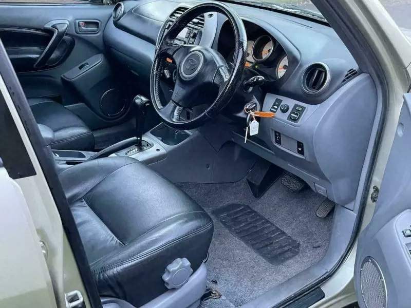 Toyota Rav4 2.0 VVTi Automatic 2003 - 1 - SUV Cars  on Aster Vender