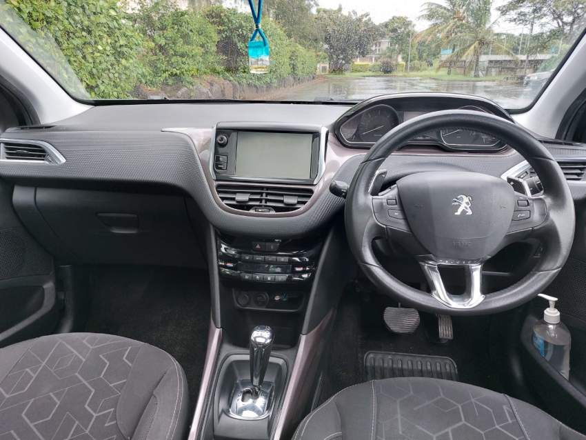 Peugeot 2008 e-HDI 1.6 DIESEL DISPONIBLE - 4 - Family Cars  on Aster Vender