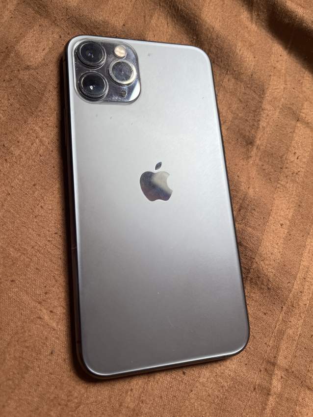 Iphone  - 2 - iPhones  on Aster Vender