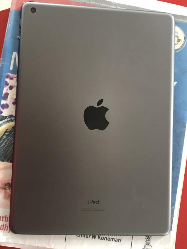 Ipad 8th gen-32 gb - 4 - Tablet  on Aster Vender