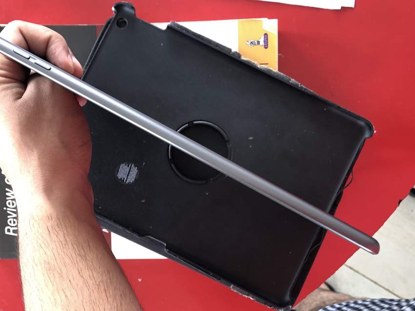 Ipad 8th gen-32 gb - 1 - Tablet  on Aster Vender