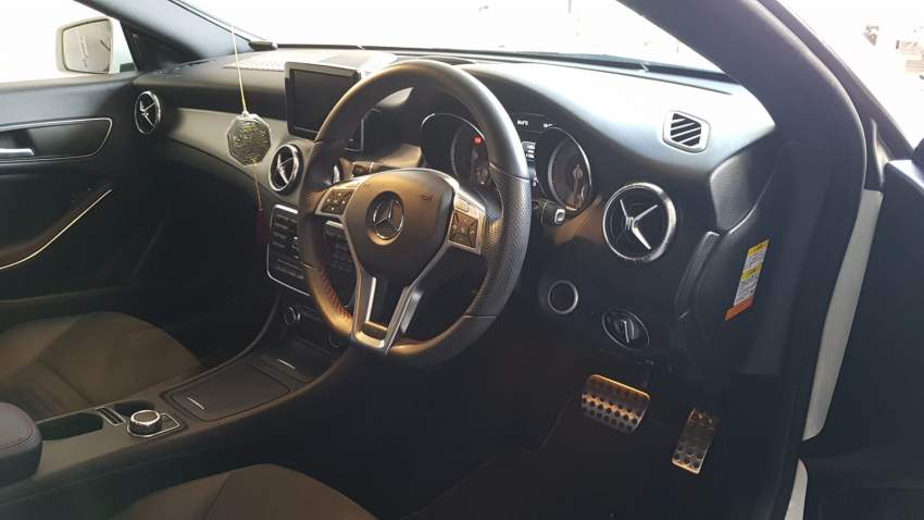 Mercedes benz - 8 - Luxury Cars  on Aster Vender