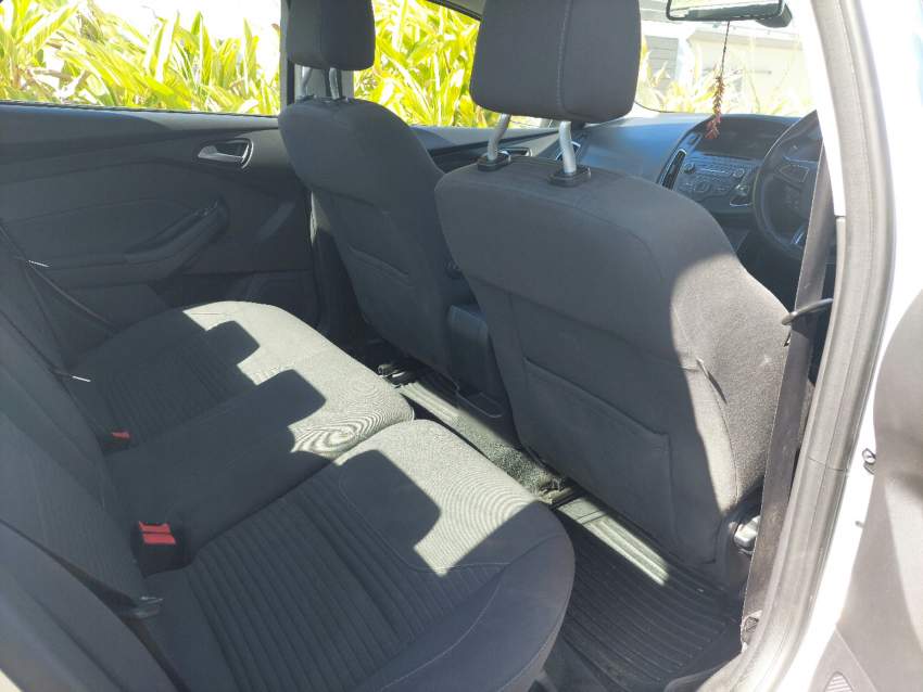 Ford Focus Sedan Titanium 1.6 - 3 - Family Cars  on Aster Vender