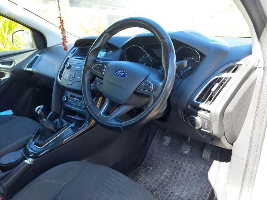 Ford Focus Sedan Titanium 1.6 - 2 - Family Cars  on Aster Vender