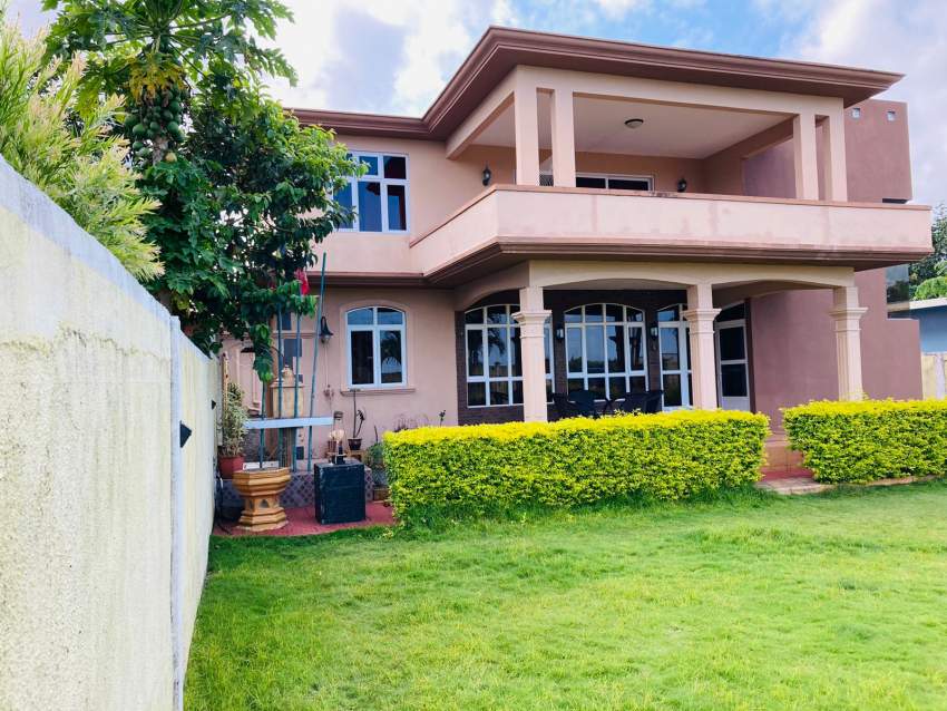 Beautiful House on Aster Vender