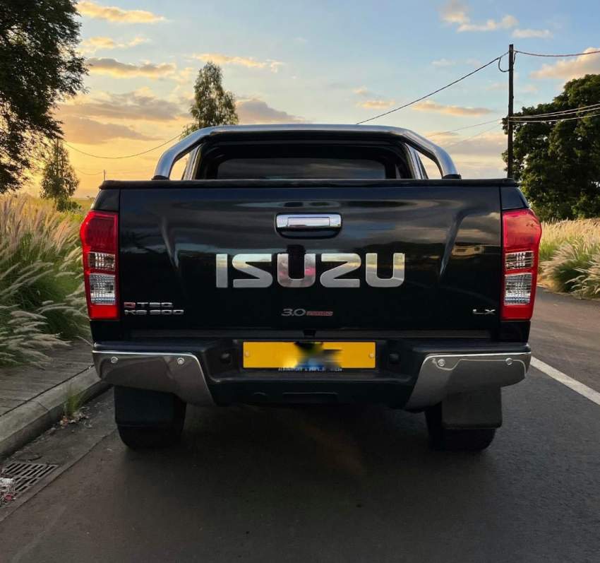 Isuzu D-max Kb300 - 6 - Pickup trucks (4x4 & 4x2)  on Aster Vender