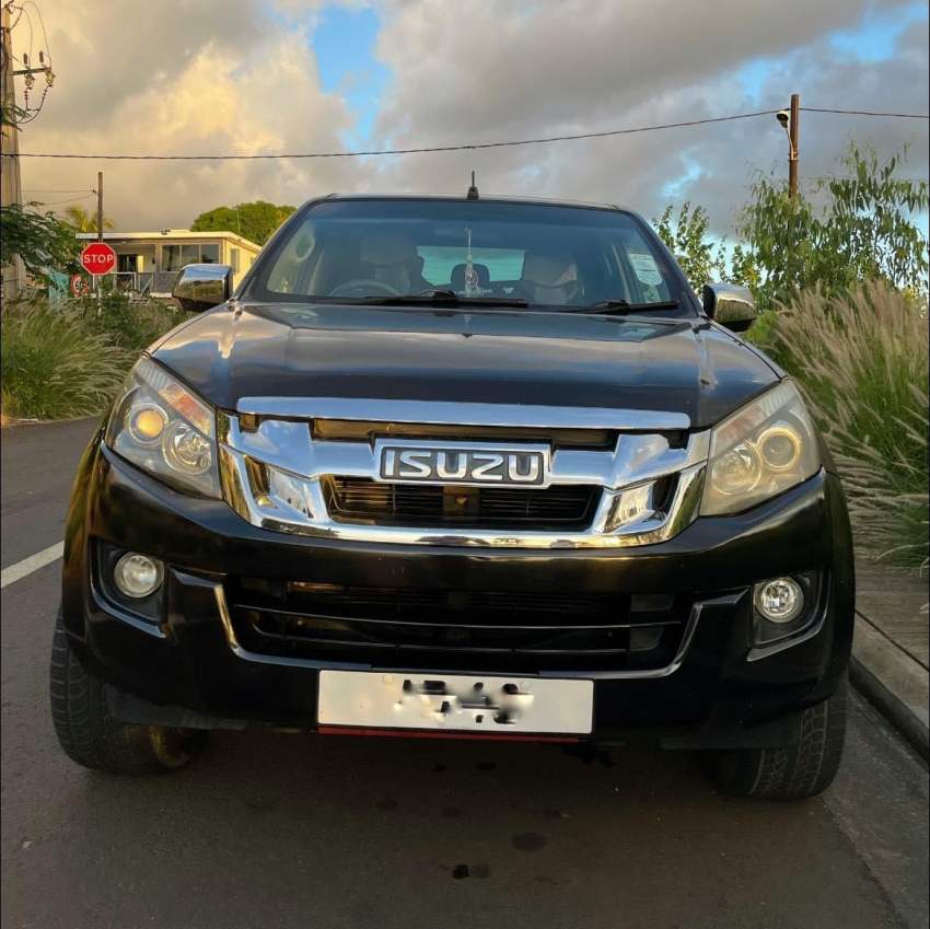 Isuzu D-max Kb300 - 2 - Pickup trucks (4x4 & 4x2)  on Aster Vender