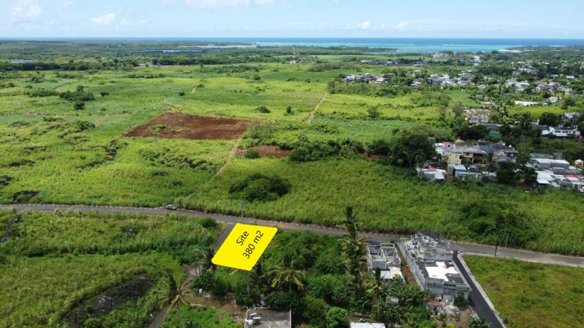 For Sale - Residential Land 380 m2 - Poste de Flacq - 4 - Land  on Aster Vender