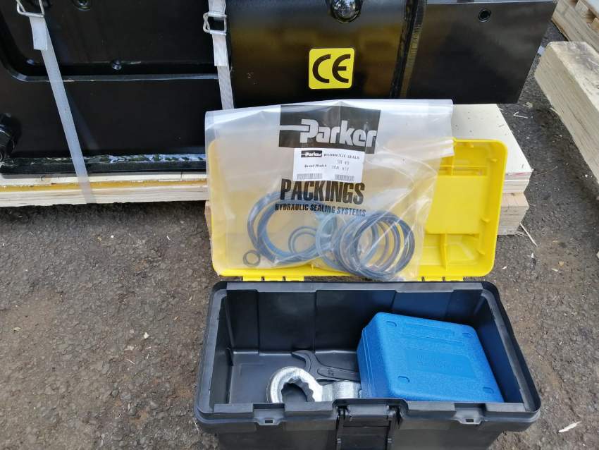 JCB 3cx breaker hammer and bucket - 5 - Spare Parts  on Aster Vender