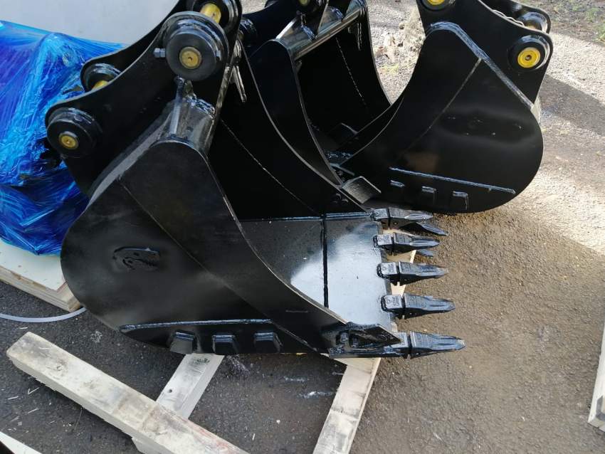 JCB 3cx breaker hammer and bucket - 3 - Spare Parts  on Aster Vender