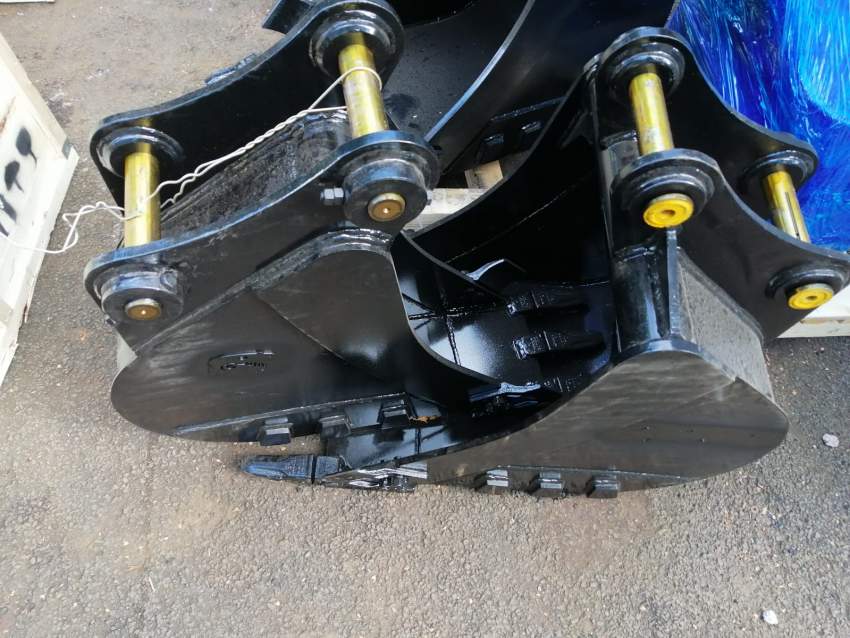 JCB 3cx breaker hammer and bucket - 2 - Spare Parts  on Aster Vender