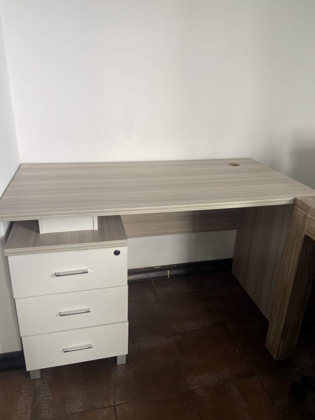 Study desk/table - 1 - Desks  on Aster Vender