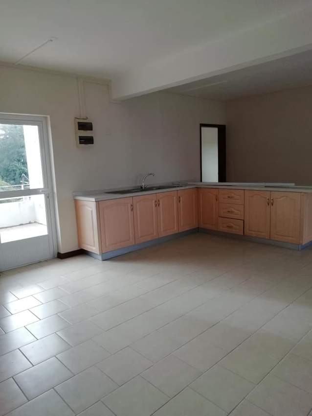  penthouse is for sale in Pereybere @ Rs 5,600,000 negotiable.  - 3 - Apartments  on Aster Vender