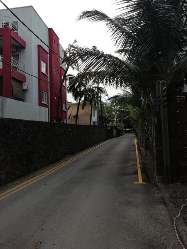  penthouse is for sale in Pereybere @ Rs 5,600,000 negotiable.  - 4 - Apartments  on Aster Vender