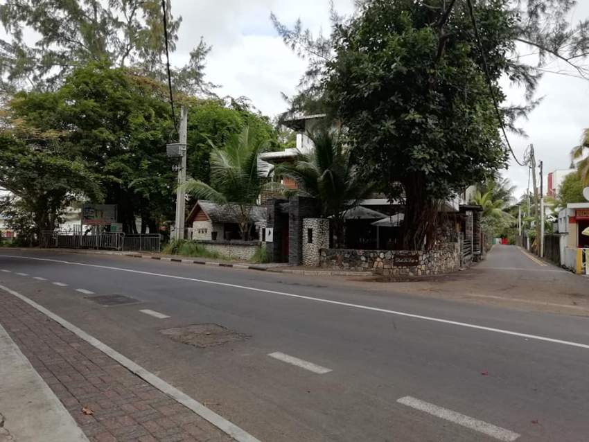  penthouse is for sale in Pereybere @ Rs 5,600,000 negotiable.  - 7 - Apartments  on Aster Vender