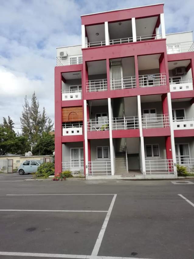 Apartment is for sale in Pereybere @ Rs 4,200,000 negotiable on Aster Vender