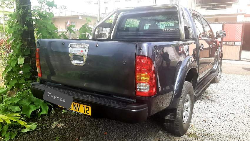 Toyota hilux  - 2 - Pickup trucks (4x4 & 4x2)  on Aster Vender