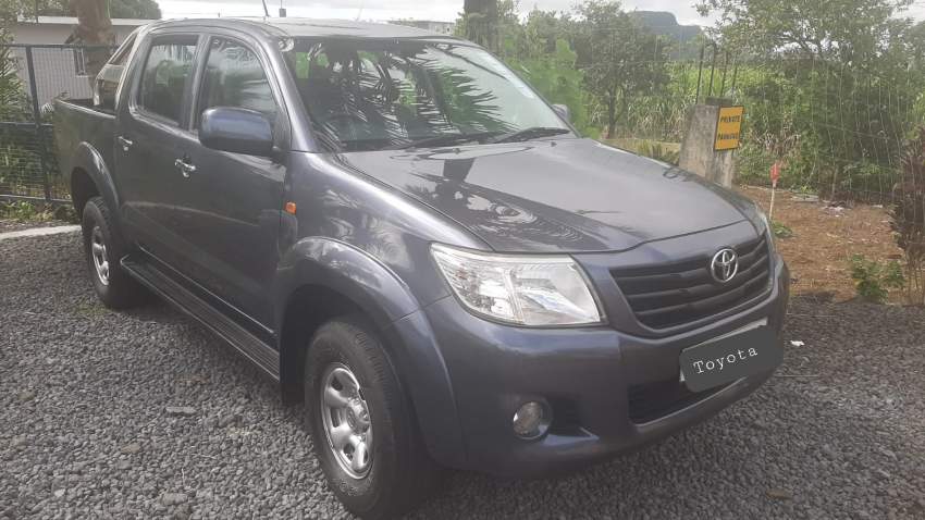 Toyota hilux  - 1 - Pickup trucks (4x4 & 4x2)  on Aster Vender