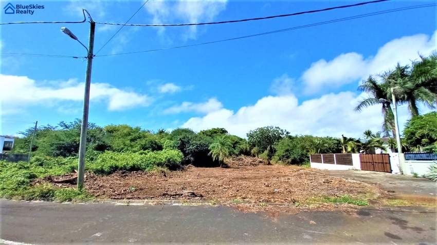 Land of 127.6 toises or 11.48 perches for sale located in Bain Boeuf - 0 - Land  on Aster Vender